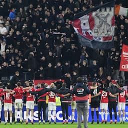 az nue|Tientallen supporters raken slaags in Alkmaars café bij ...